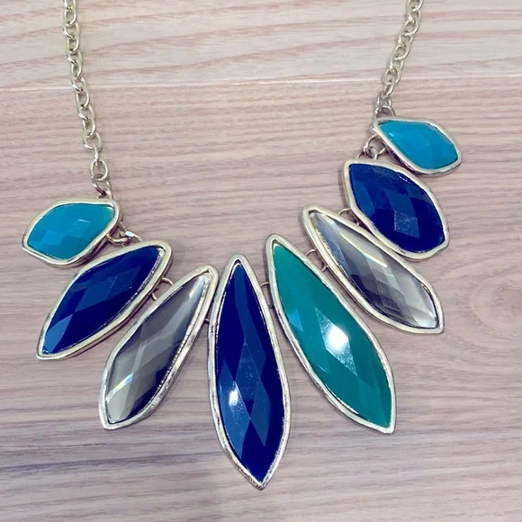 Pretty Necklace - Blue's and Gold Costume Jewelry - Picture 2 of 2